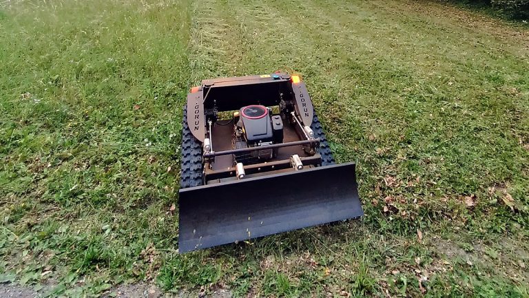 600mm cutting width working degree 40° customization color wireless radio control slope grass cutter