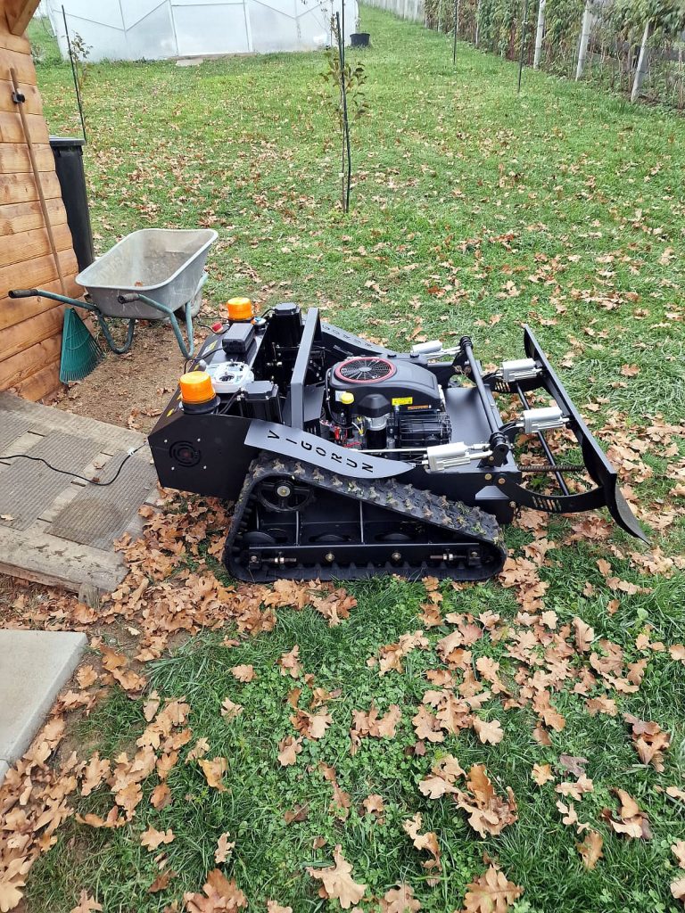 Vigorun Tech wireless radio control caterpillar grass cutting machine