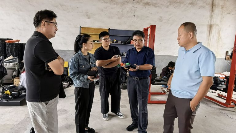 Vigorun Tech RC track tank lawn mower