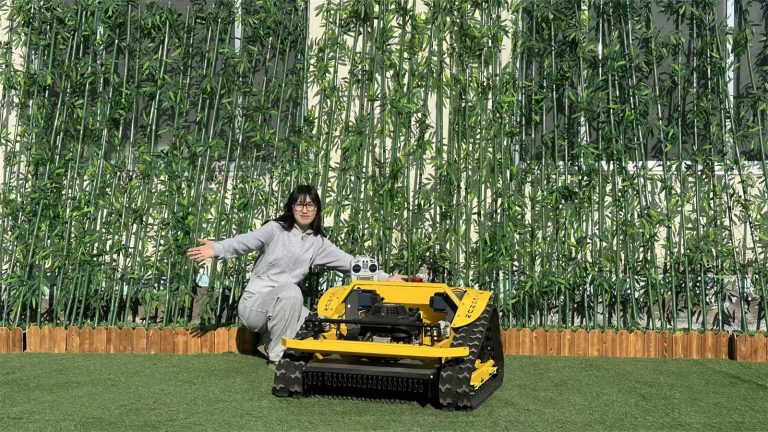 Vigorun Tech RC track-mounted cutting grass machine